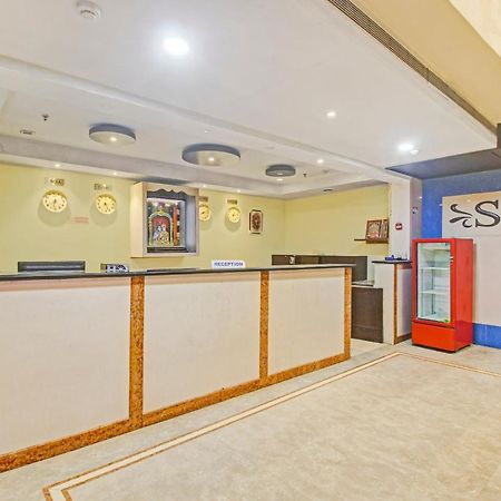 Oyo Townhouse 707 Grand Krishna Hotell Hyderabad Exteriör bild