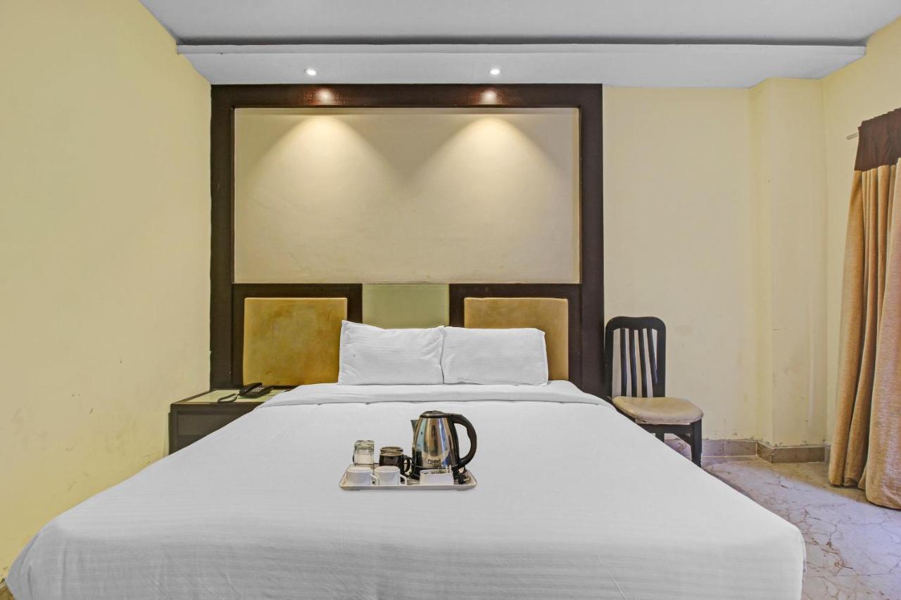 Oyo Townhouse 707 Grand Krishna Hotell Hyderabad Exteriör bild