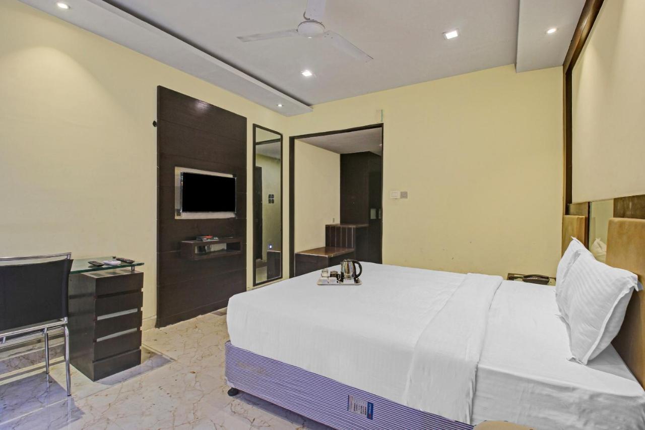 Oyo Townhouse 707 Grand Krishna Hotell Hyderabad Exteriör bild