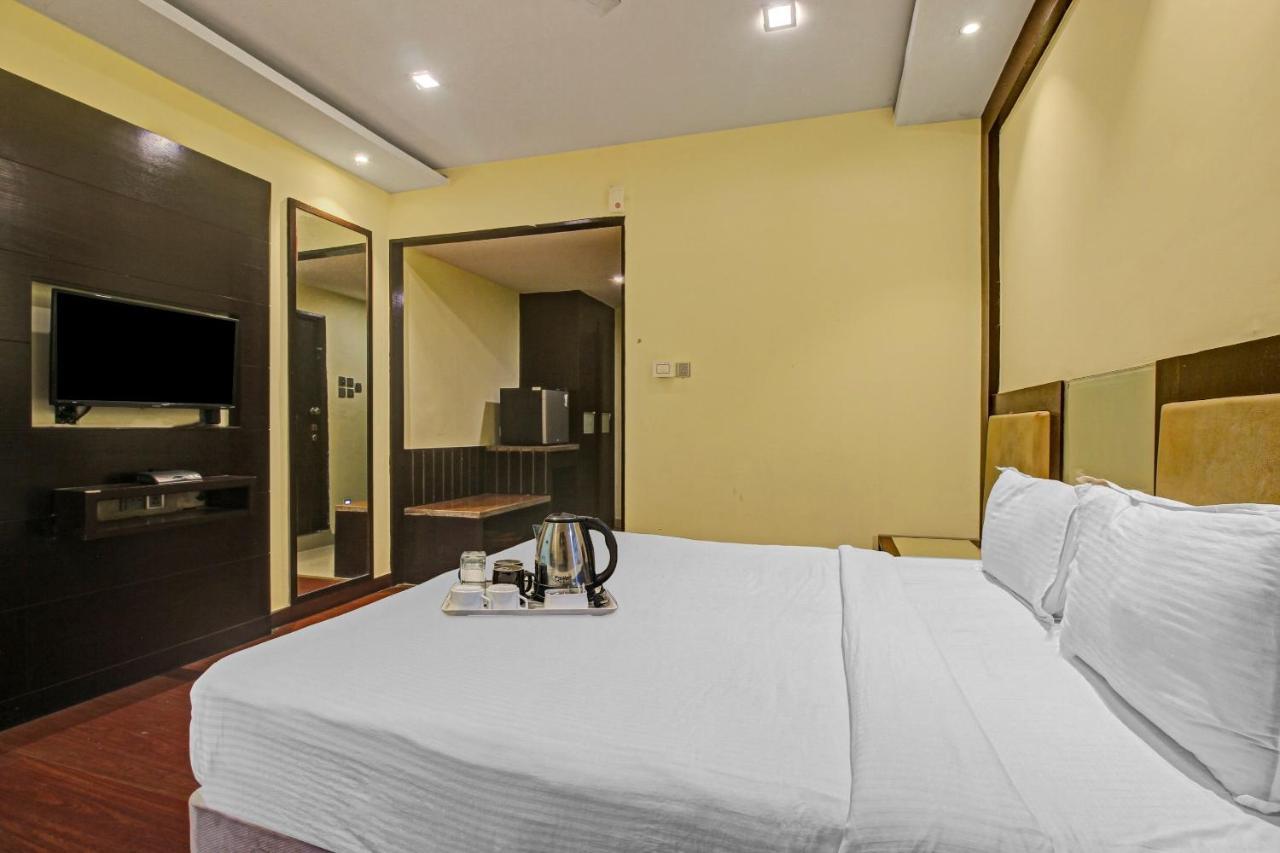 Oyo Townhouse 707 Grand Krishna Hotell Hyderabad Exteriör bild