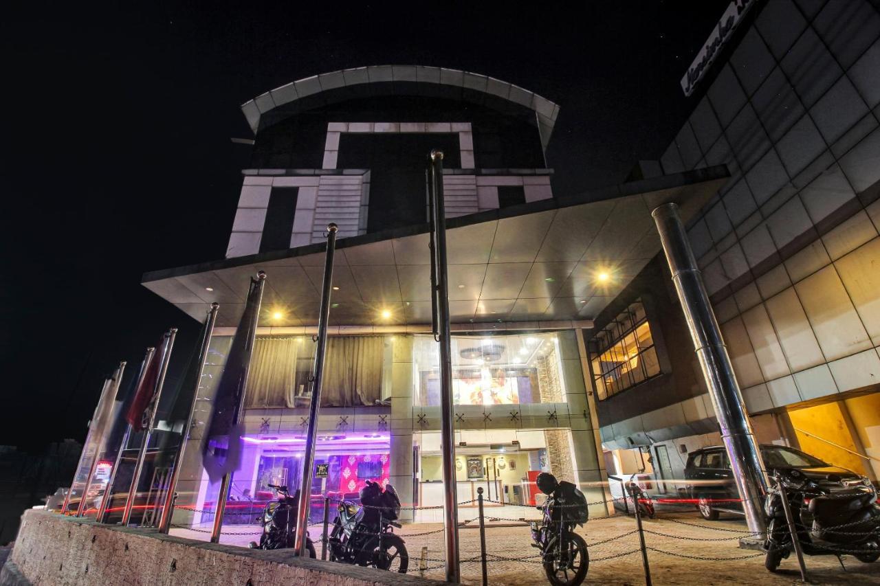 Oyo Townhouse 707 Grand Krishna Hotell Hyderabad Exteriör bild