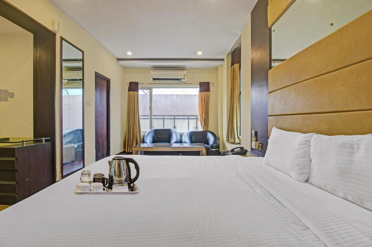 Oyo Townhouse 707 Grand Krishna Hotell Hyderabad Exteriör bild